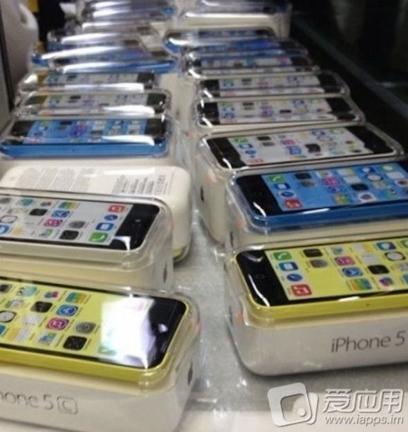 iPhone 5C̃[N摜 oTFiapps.imi9to5mac.comANbNŊgj