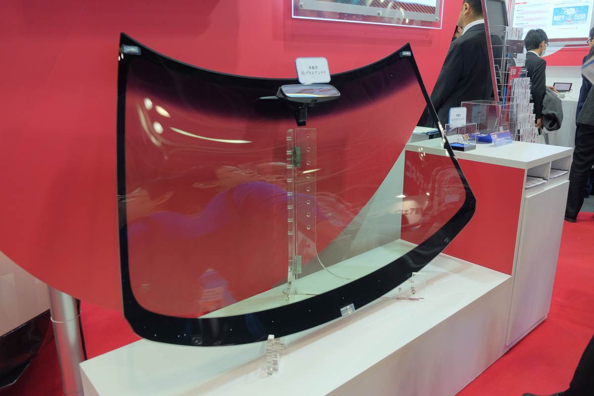 5gガラスアンテナを搭載したクルマ 11gbpsで通信 Nttドコモが展示 Ee Times Japan