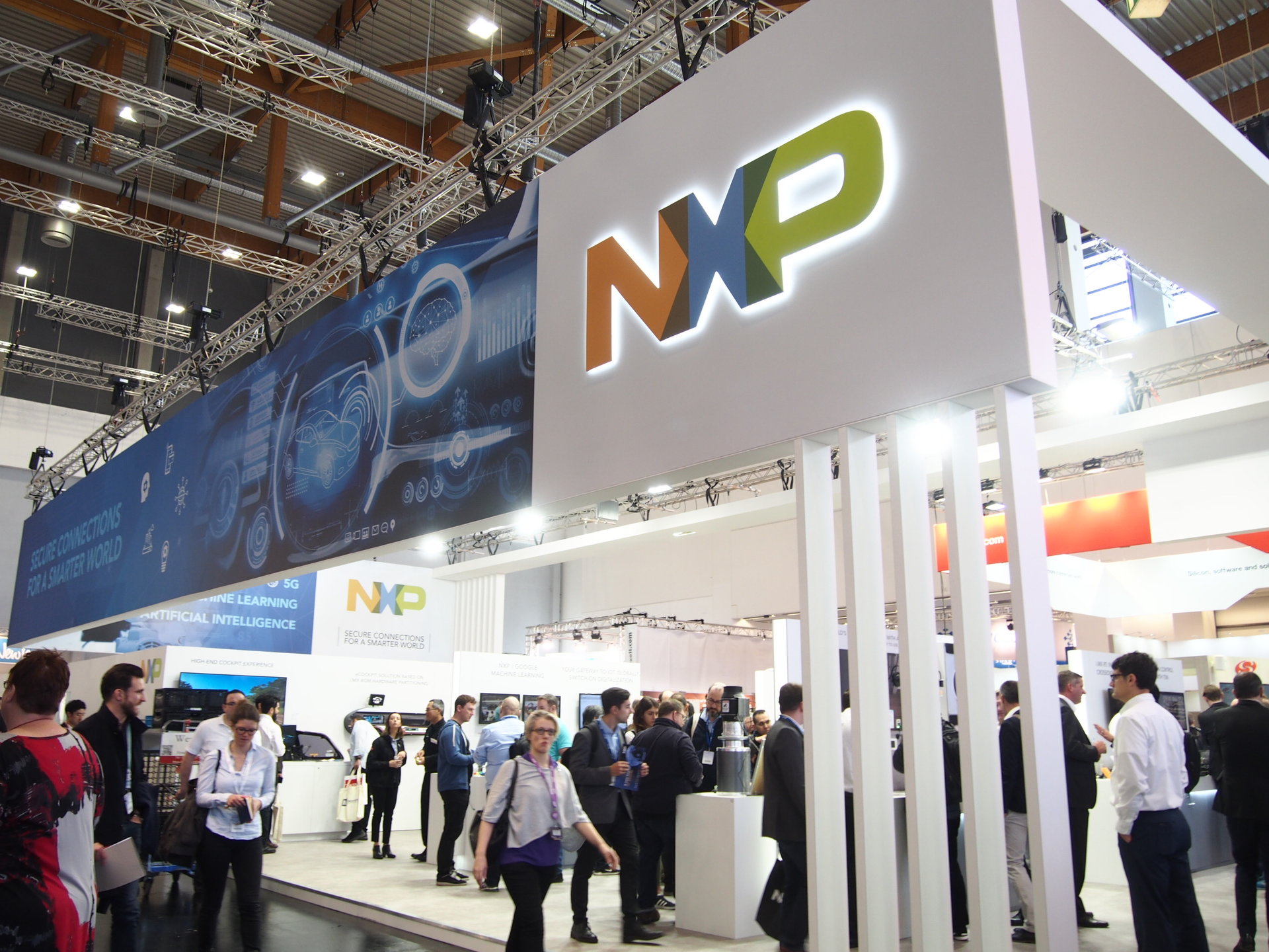 NXP Semiconductors̃u[X