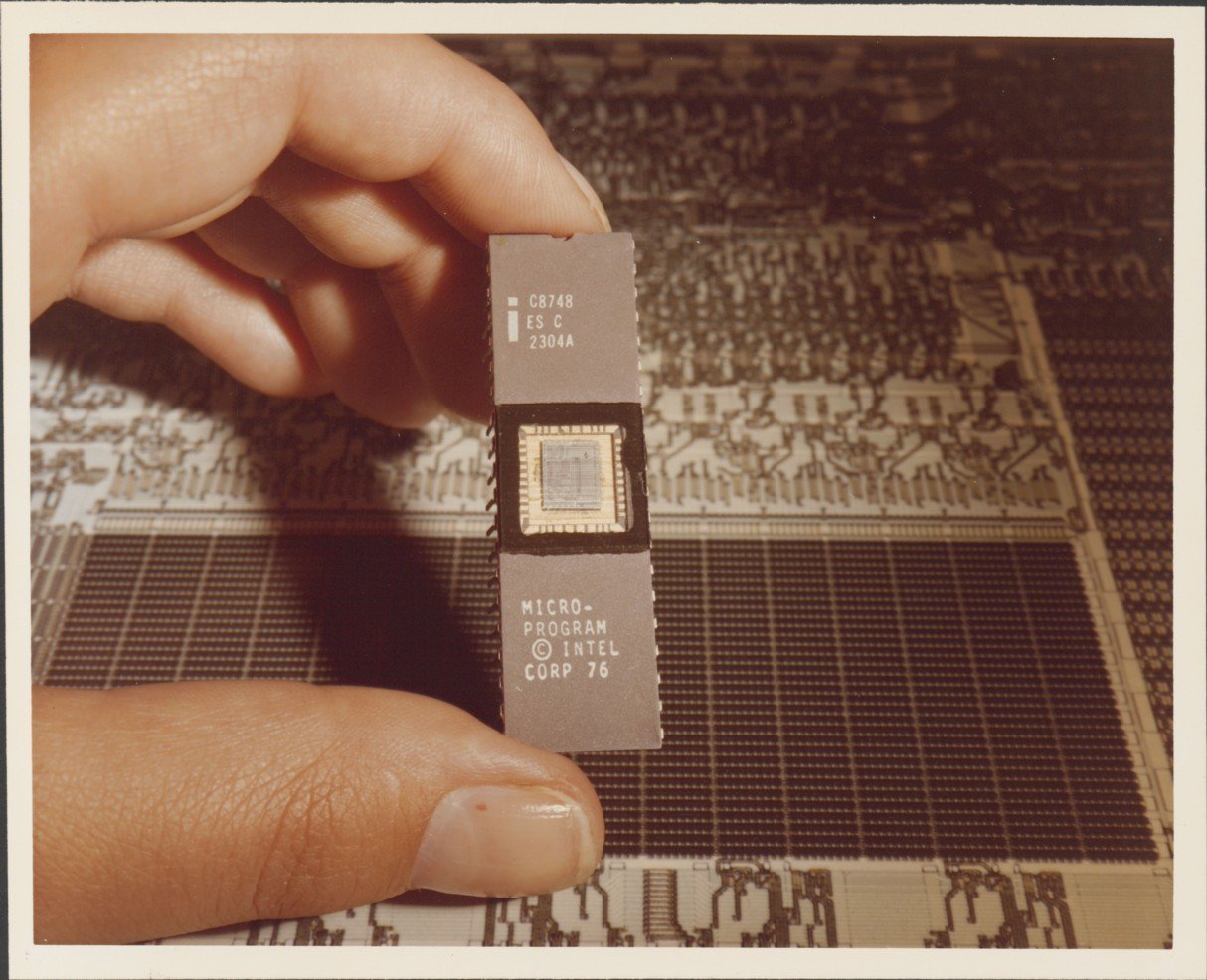 Intelの創業9年目（1976年）：シングルチップマイコン「MCS-48」を発表