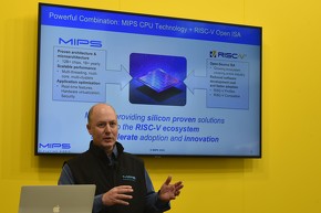MIPSは今回、RISC-Vブースに出展。同社担当者がeVocore P8700に関する詳細を説明していた