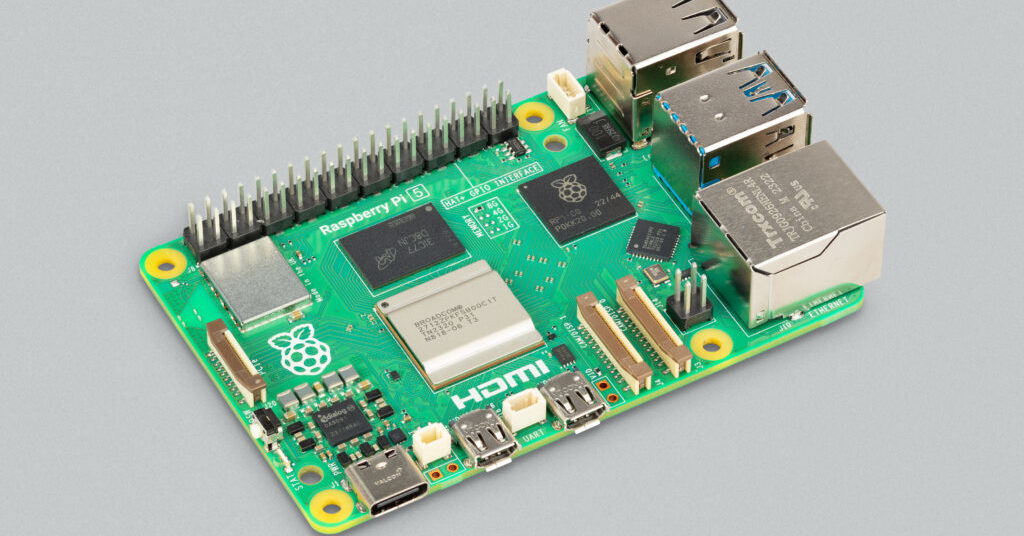 Raspberry Pi 5」が登場、CPU性能が2倍以上に：2023年10月に英国で発売 ...