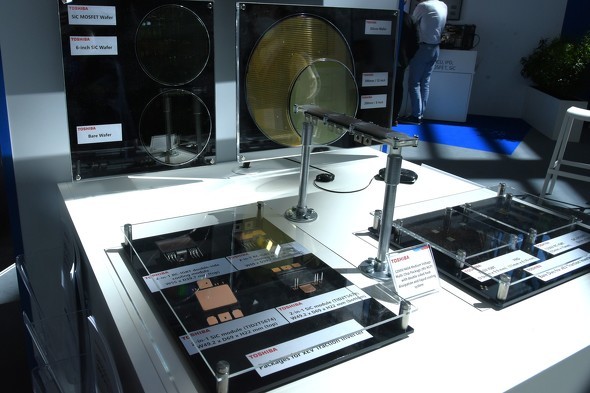 PCIlɂ铌ł̎ԍڃp[̂̓W