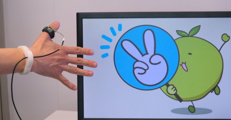 リザバーAI活用の「じゃんけん最強マシン」 TDKがCEATECで展示