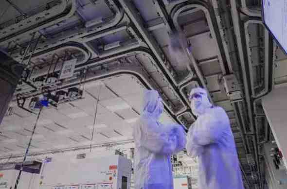 GF̕čo[gBɂHł́ATSMCGaN-on-SiZp̔FƂi߂Ă