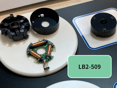  �q���Z�d�@�̖��d����]�J�E���^�uLB2�V���[�Y�v�̓����B���C�Z���T�uLBeS�v��3��������Ă��� 