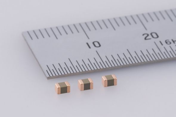 2012TCY100Feʂ̊Ή^MLCC