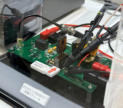 �_�C�������hMOSFET����ѕ]�����W���[���m�N���b�N�Ŋg��n