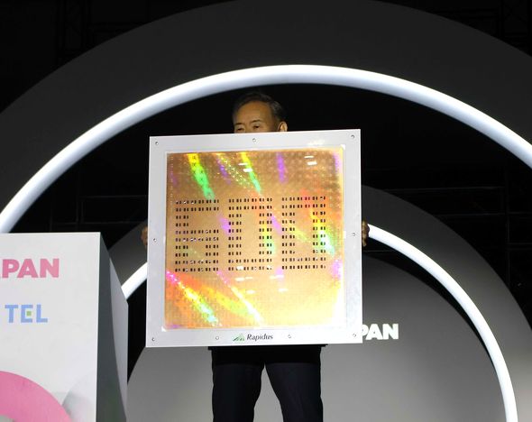 �C���^�[�|�[�U�[�p�l���ɂ̓`�b�v�Ō`�������u600�v�̕���������