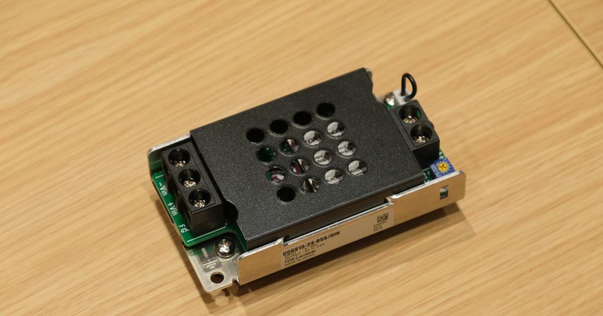 4分の1に小型化したユニット型DC-DCコンバーター、TDK：DINレール