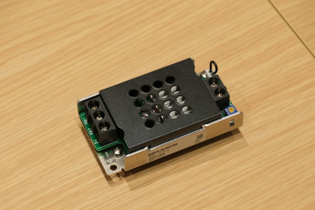 4分の1に小型化したユニット型DC-DCコンバーター、TDK：DINレール