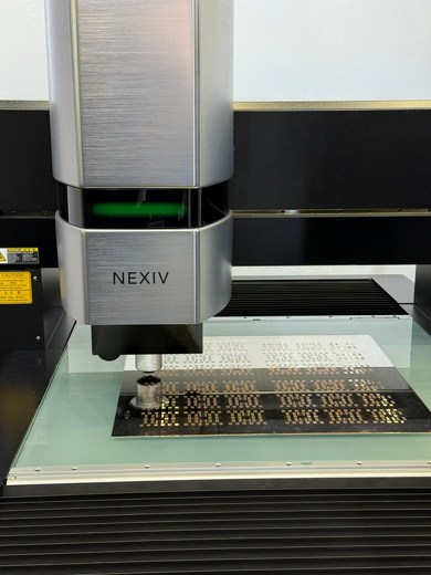 �uDSP-100�v�ŘI��������^�p�b�P�[�W��𑪒肵�Ă����m�N���b�N�Ŋg��n