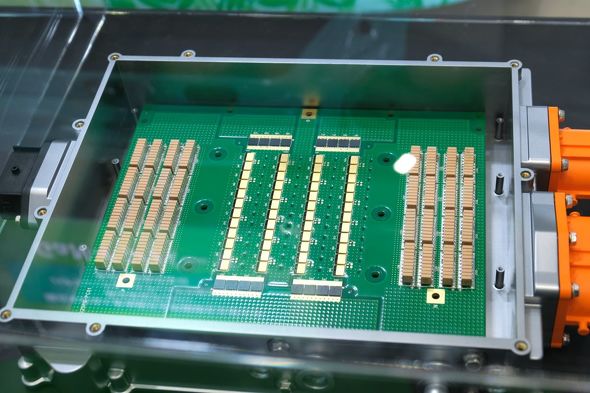 �J������GaN 3���x���C���o�[�^�[