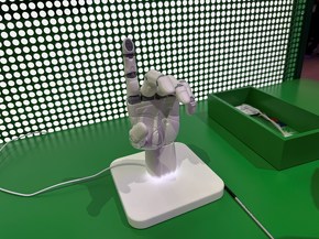 �f���Ŏg�p�������{�b�g�n���h