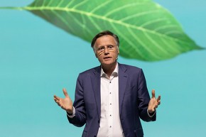 Infineon Technologies��CEO�𖱂߂�Jochen Hanebeck��