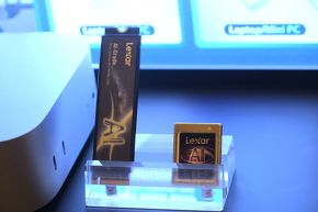 AI-Grade Card�i���j��AI-Grade SSD�i�E�j