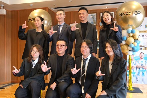 William Lu���ƃ��L�T�[�W���p�������o�[