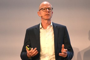 Infineon�̃I�[�g���[�e�B�u�`�[�t�Z�[���X�I�t�B�T�[�iCSO�j�ł���Peter Schaefer��