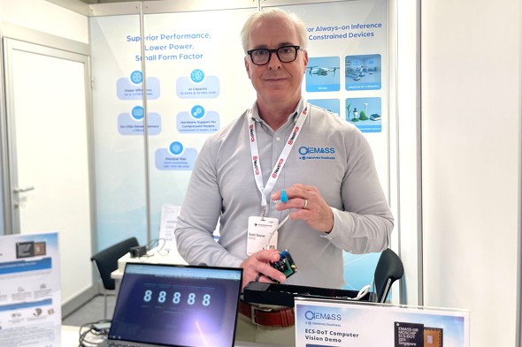 EMASS�̃Z�[���X �}�[�P�e�B���O�S���o�C�X�v���W�f���g�𖱂߂�Scott Smyser��