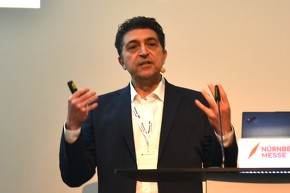 ���l�T�X�̃A�v���P�[�V�����^�V�X�e���G���W�j�A�����O�S���o�C�X�v���W�f���g��Hooman Foroughi��