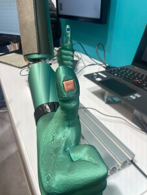 �w��̐G�o�Z���V���O�p�X�L��