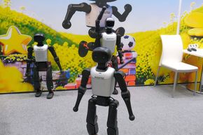 Booster Robotics�́uK1�v�Ȃǎ��А����{�b�g��W��