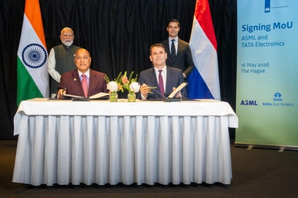 Tata Electronics Randhir Thakur���i�O�񍶁j��ASML Christophe Fouquet���i�O��E�j