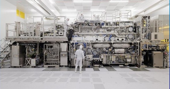 ASML�̍�NA EUV�I�����u