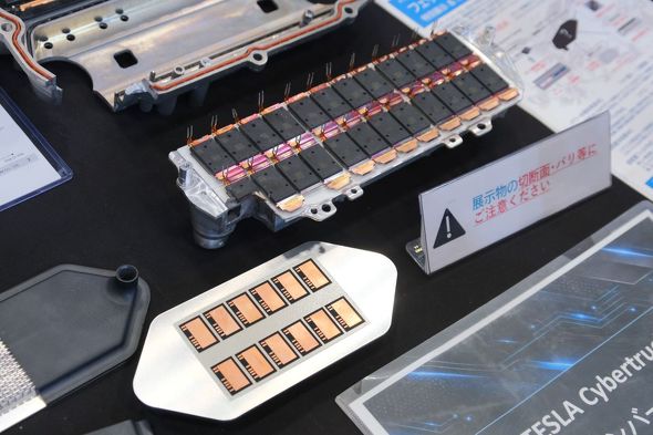 ��O���t�F�U�[�C���o�[�^�[�ŉ���Tesla�uCybertruck�v�p�C���o�[�^�[