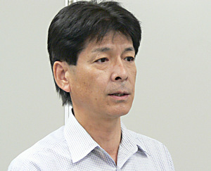 日本ラリタンコンピュータ代表取締役、井上賢二氏は、簡単に導入して使える点が新製品のメリットだと述べた
