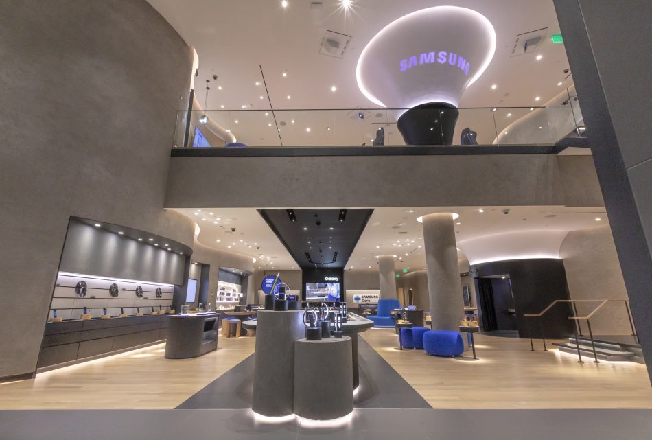  T[XSamsung Experience Store