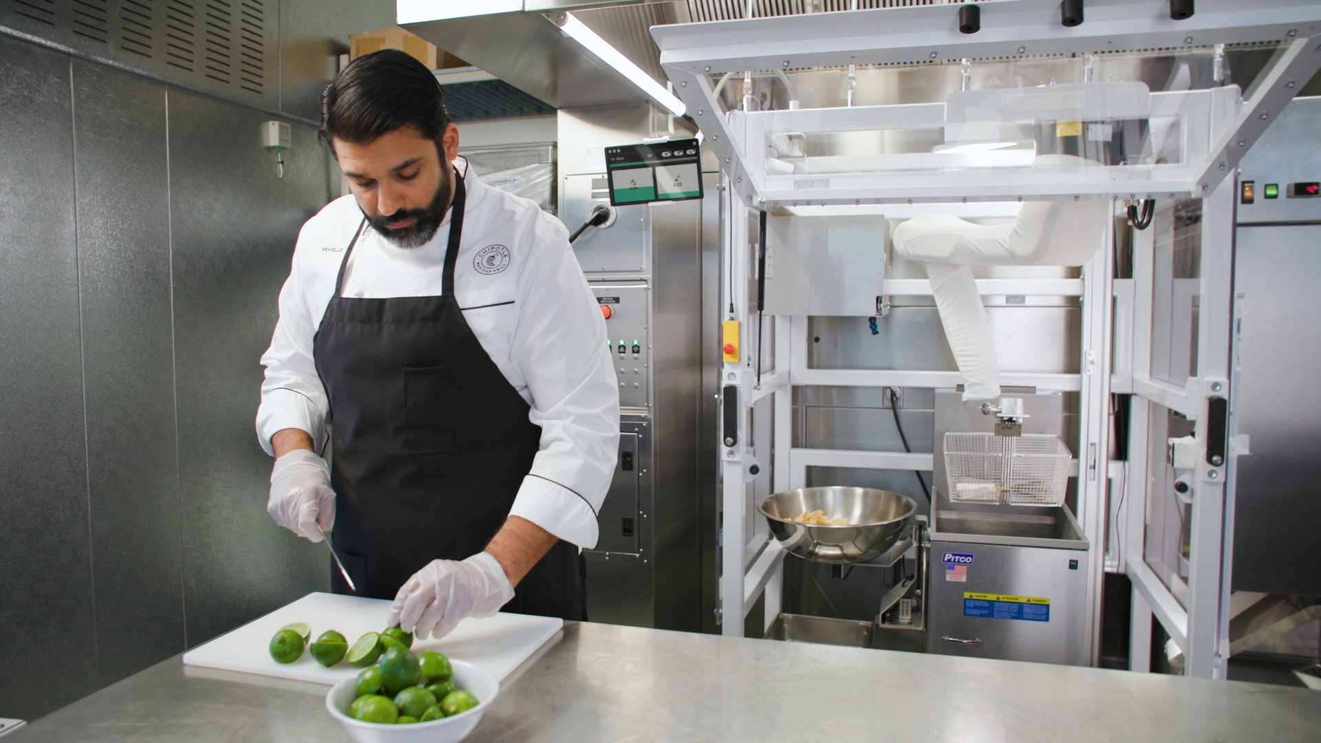 フードtech業界も協働ロボが進出 疲れ知らずの調理アシスタント誕生 チポトレがaiキッチンシステム 位置情報技術をテスト Itmedia エンタープライズ