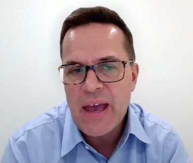 �q�[�X���[��`��Peter Burns�i�s�[�^�[�E�o�[���Y�j��