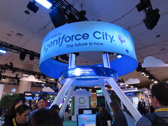 agentforce�̓W���ʐ^�i�o�T�F�M�҂��uDreamforce 2025�v�ŎB�e�j