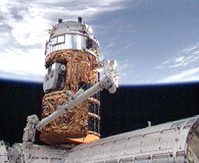 ISSに結合するHTV技術実証機（提供：NASA／JAXA）