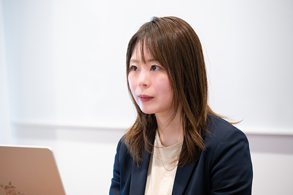 �J������