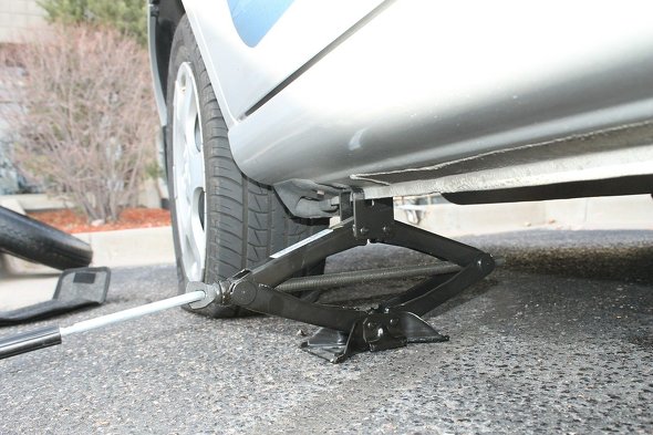 車のdiyに役立つ ジャッキ おすすめ5選 安全に作業するための補助アイテムも 22年1月版 Fav Log By Itmedia
