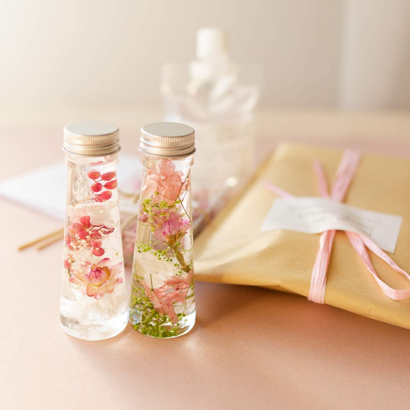 ハーバリウムキット」おすすめ5選 初心者でも簡単！ 色鮮やかなお花を