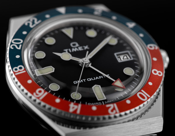 �y�v�V�J���[�̃A���}�C�g���H���{���ꂽ�uQ TIMEX GMT�v