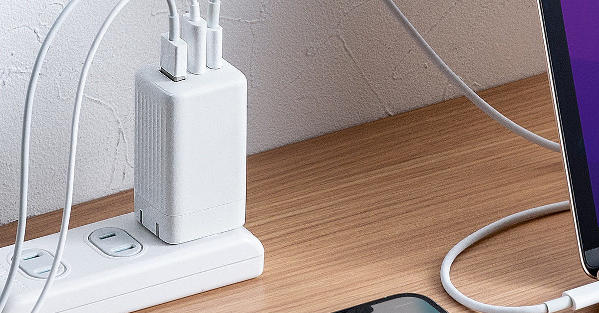 高出力マルチポート仕様のコンパクトなUSB充電器が登場! 最大3台同時に充電可能! - Fav-Log by ITmedia