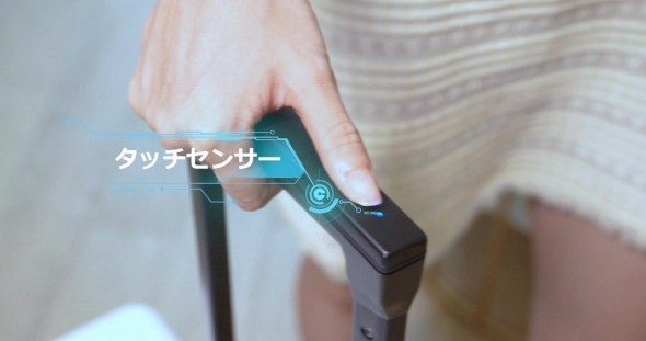 力を入れずに持ち運び！ 電動アシスト機能付きの「スマートスーツ