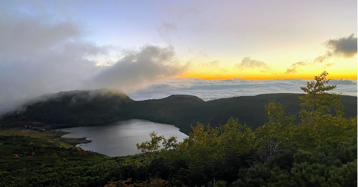 行ってよかった「神秘的な登山スポット」5選 エメラルドに輝く湖や