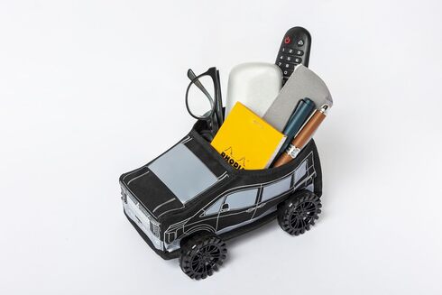 三菱デリカD:5 動くミニチュア収納BOX BOOK