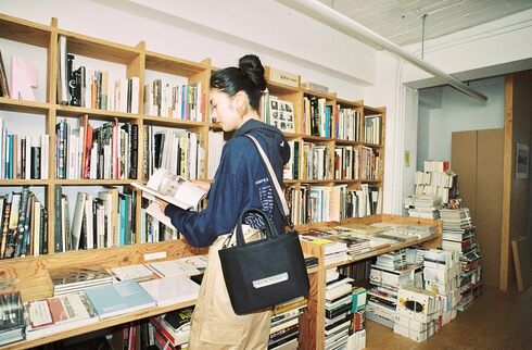 �󓇎ЁuTHEATRE PRODUCTS OFFICIAL BOOK�v