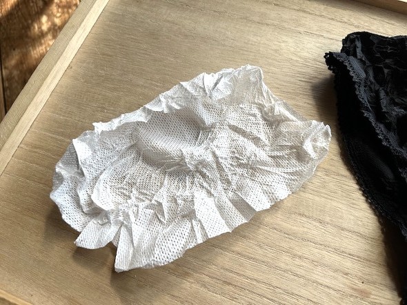 �V���[�c�͔����z�ŃJ�o�[����Ă���