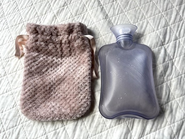 ワークマン】裏アルミ搭載の「湯たんぽ」が人気の“あったか