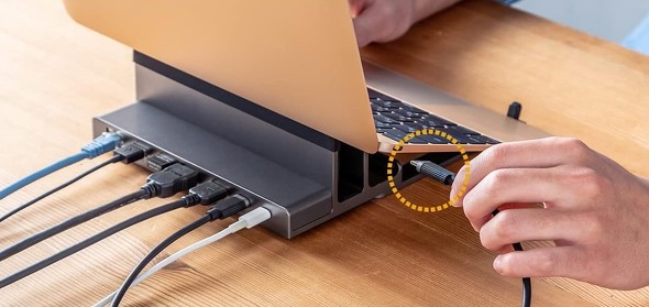 �T�����T�v���C �h�b�L���O�X�e�[�V���� 400-VGA018