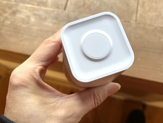 底とマグネットシートがピタッとくっつく