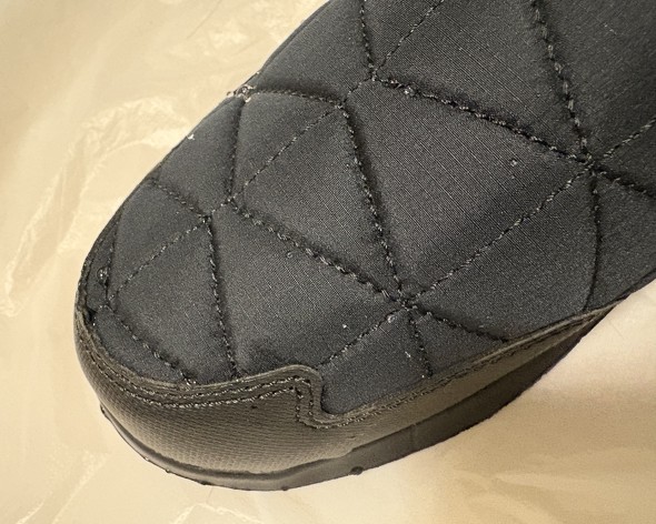 水をかけてもすぐにはじく