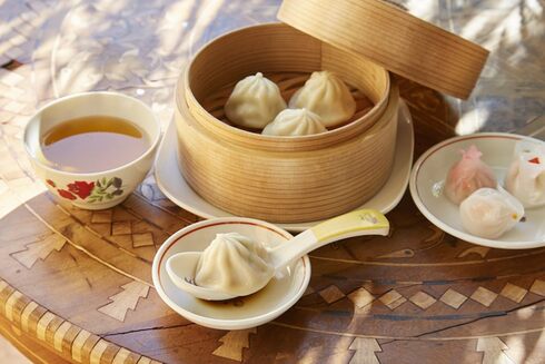 󓇎ЁuSNOOPY XŎg₷! QXv[Zbg BOOK PEANUTS 75th Anniversary Editionv